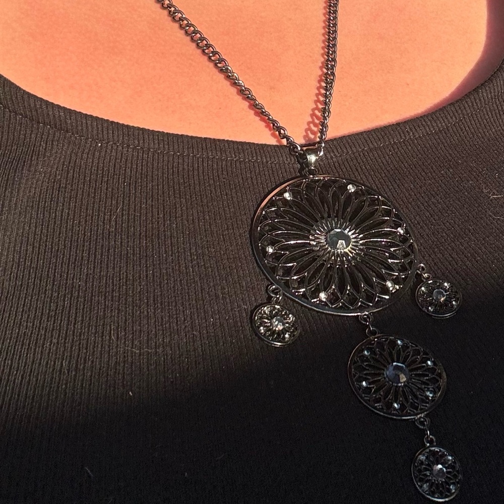 Dark Express Necklace - Picture 2 of 3